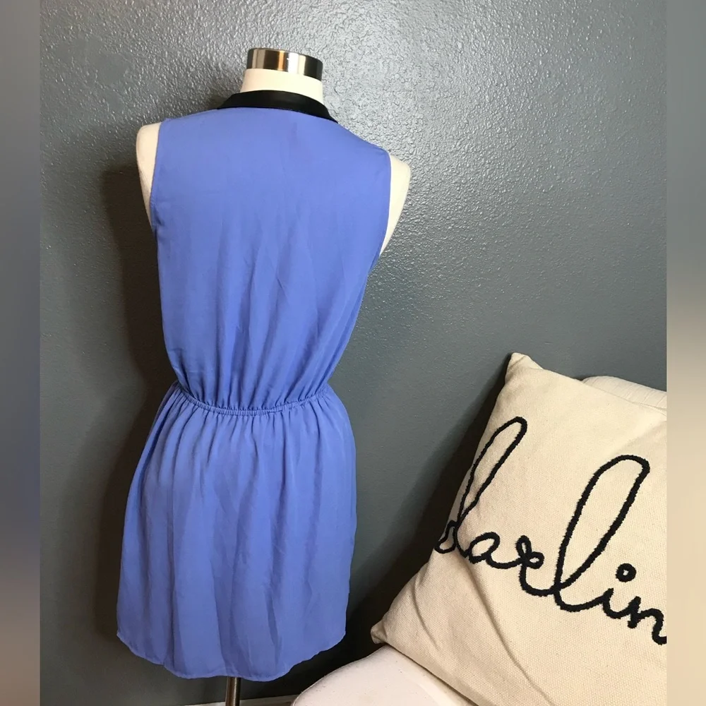 **Donated 2024** Eighty sixty blue sleeveless blouse size small - Picture 3 of 9
